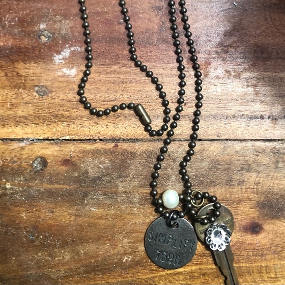 Simplify Key Necklace - Picture 2 of 10